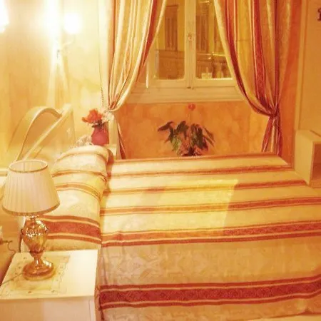 La Corte Dei Principi - Residenza D'epoca Bed & Breakfast Florence