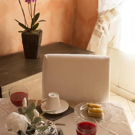 Bed & Breakfast La Corte Dei Principi - Residenza D'epoca 3*